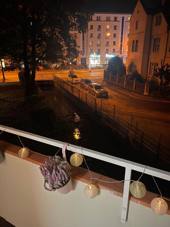 Lilis Apartment Mit Balkon アウグスブルク エクステリア 写真