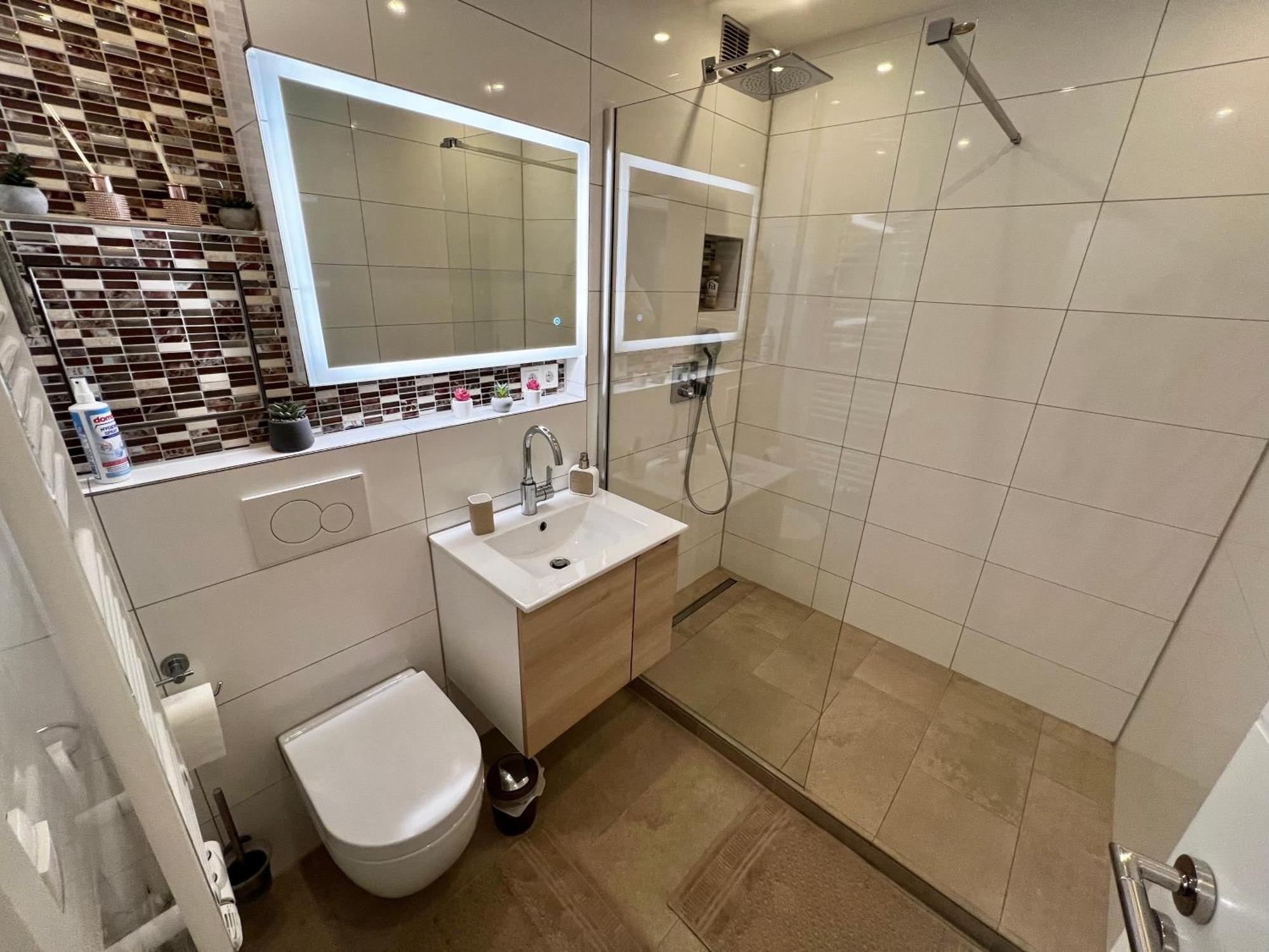 Lilis Apartment Mit Balkon アウグスブルク エクステリア 写真